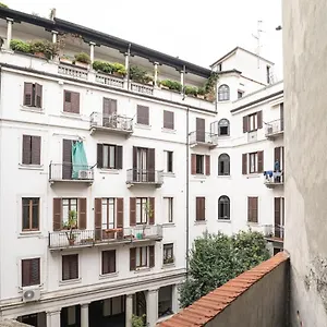 https://la-reggia.italymilanhotels.net